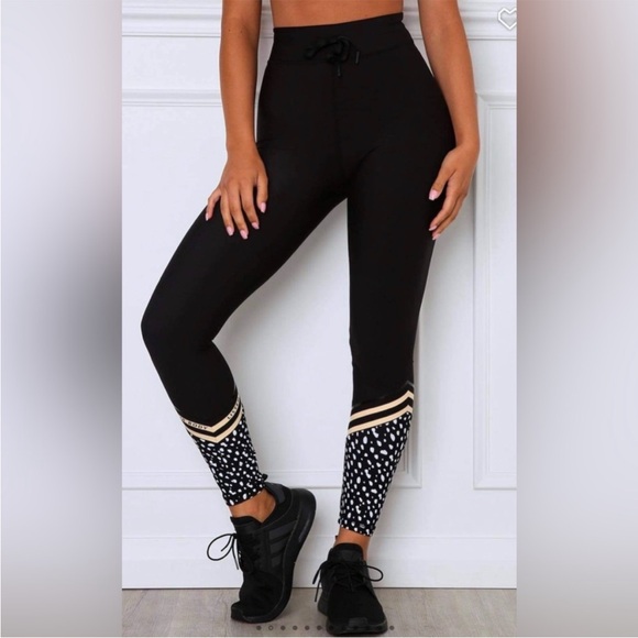 Sarah’s Day x WFA Blackout Sweet and Sassy Legging Medium - Picture 2 of 4